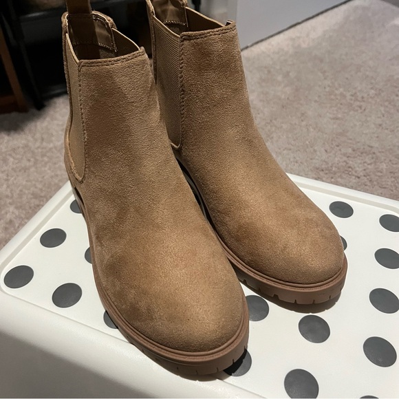 NWOT Soda Tan Ankle Booties - Picture 4 of 5